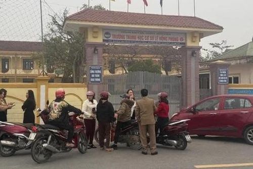 Bảo vệ tử vong ở phòng trực, nhà trường hủy họp phụ huynh