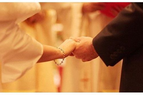 Ngày con dâu cũ tái hôn, mẹ chồng mừng một thứ khiến ai cũng ngỡ ngàng, sốc nhất là hành động của bà trong ngày cưới