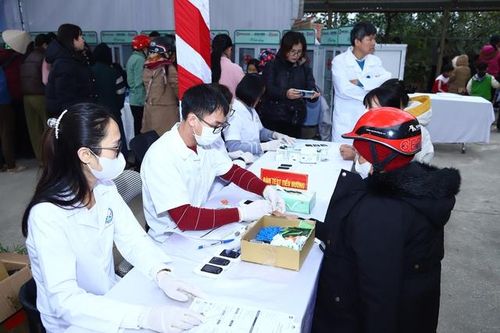 Đông đảo người dân được khám, tư vấn miễn phí tại 'Tết ấm vùng cao' 2025