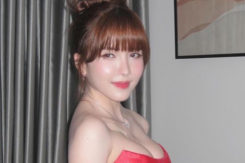 Mặc đầm 3D cúp ngực như Thiều Bảo Trâm