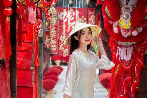 Mở xuyên Tết, quán cà phê TP.HCM chật vật 'săn' nhân sự