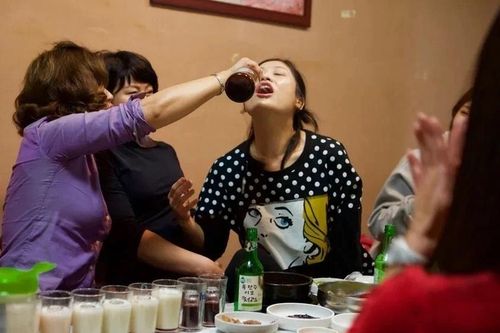 Tăng cân, stress vì tiệc cuối năm liên miên