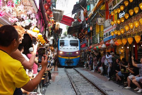 Tàu Thống Nhất lọt top những chuyến tàu hỏa tuyệt nhất thế giới 2025