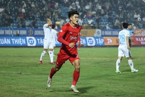 Quả ngọt cho 'diễn viên' Nhâm Mạnh Dũng tại V-League
