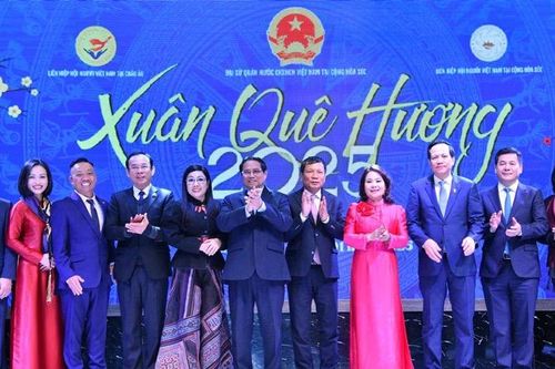 Thủ tướng Phạm Minh Chính và Phu nhân dự Chương trình Xuân Quê hương và chúc Tết cộng đồng người Việt tại Czech