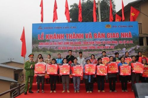 Khánh thành và bàn giao nhà cho người dân bị thiên tai tại Lào Cai