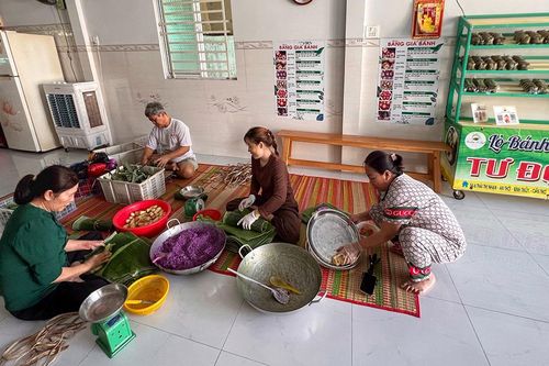 Ngọt ngào bánh tét đất Tây Đô