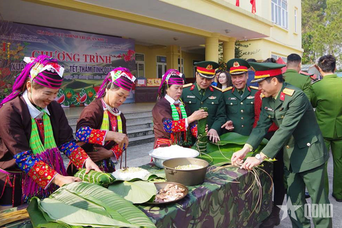Ấm áp chương trình 'Xuân biên cương, Tết thắm tình Quân dân'