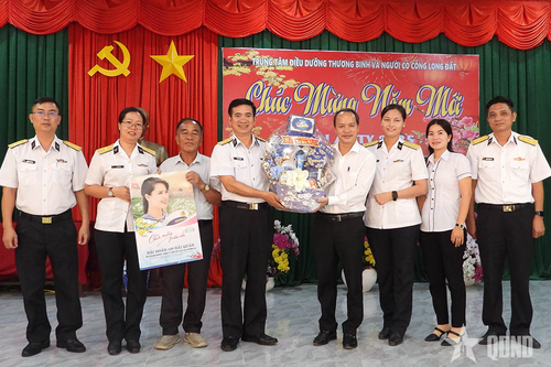 Hải đoàn 129 thăm, tặng quà thương binh, người có công