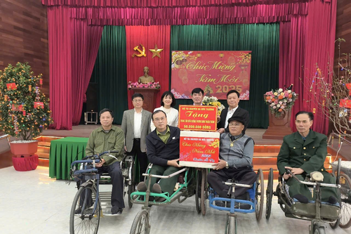 Công đoàn Bộ Tài nguyên và Môi trường chúc Tết đối tượng chính sách nhân dịp Tết Nguyên đán Ất Tỵ 2025