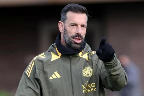 Đen như Van Nistelrooy