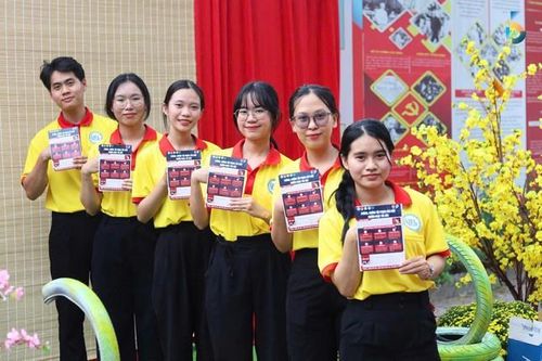 Sinh viên tình nguyện TP. HCM sôi nổi tham gia các hoạt động Ngày cao điểm 'Xuân nghĩa tình'