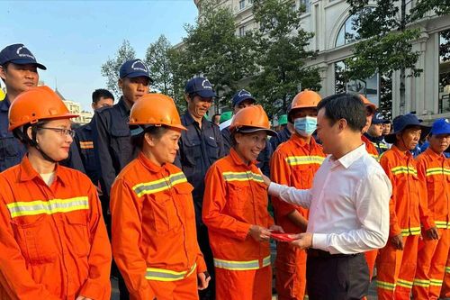 TPHCM: Ra quân tổng vệ sinh môi trường đón Tết Nguyên đán Ất Tỵ
