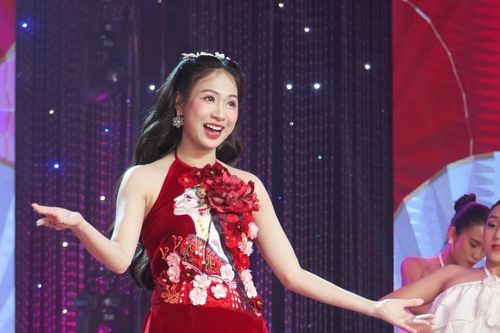 Ca sĩ Lê Thu Hiền rộn ràng cùng 'Nô nức ngày đón xuân'