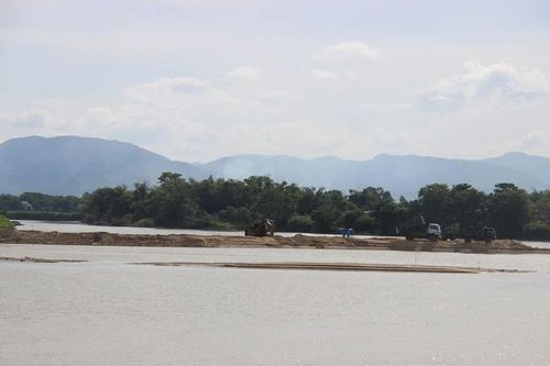 Sai phạm khai thác cát hàng chục tỷ đồng, nữ giám đốc bị khởi tố