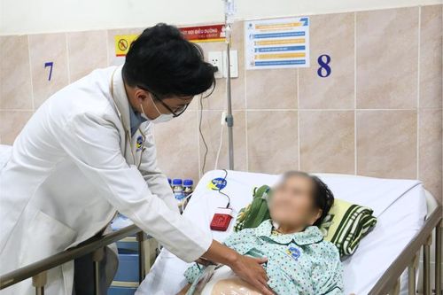 Người phụ nữ bị lồng ruột do u manh tràng hiếm gặp