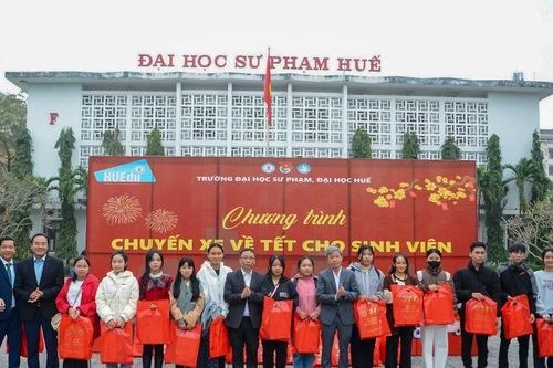 Ấm áp những chuyến xe chở sinh viên về quê đón Tết Ất Tỵ miễn phí