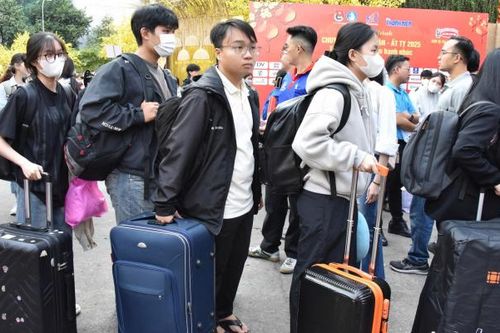 Đưa 2.000 sinh viên, người lao động khó khăn ở TP HCM về quê đón Tết