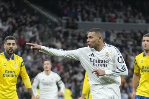 Mbappe rực sáng, Real Madrid lần đầu leo lên đỉnh bảng