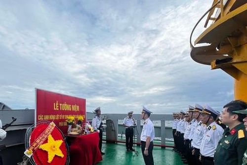 Lễ tưởng niệm chiến sĩ hy sinh bảo vệ nhà giàn DK1 giữa biển khơi