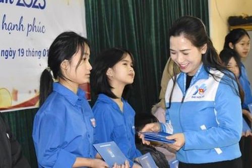 Trao yêu thương – Tết hạnh phúc ở Tuyên Quang