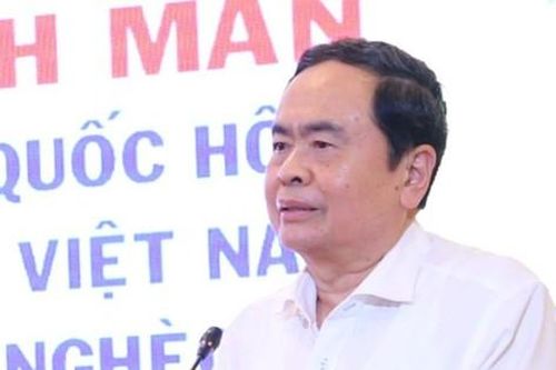 Chủ tịch Quốc hội thăm, tặng quà Tết tại Cần Thơ