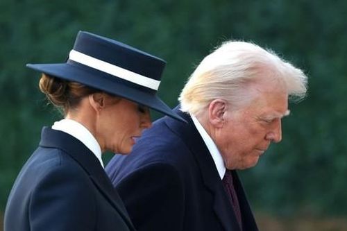 Tổng thống đắc cử Mỹ Donald Trump đến nhà thờ làm lễ trước khi nhậm chức
