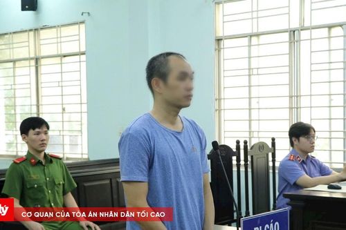 Đánh liên tiếp một phụ nữ sau va chạm giao thông