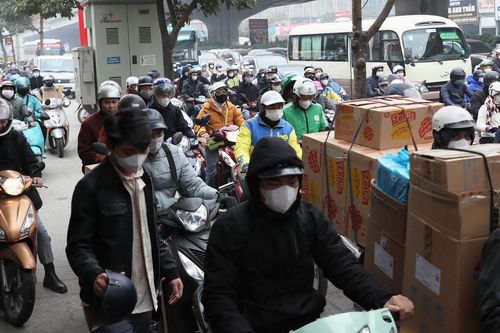Nút Khuất Duy Tiến - Nguyễn Trãi: Ngã tư thoáng nhưng đường Nguyễn Xiển ùn 3km