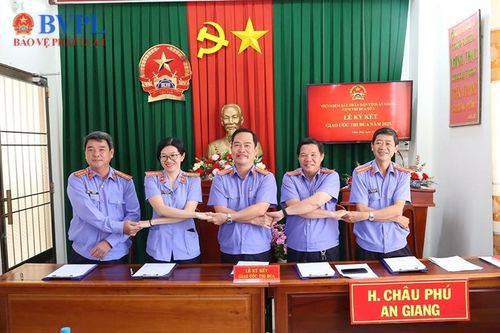 Cụm thi đua số 2 - VKSND tỉnh An Giang ký kết giao ước thi đua