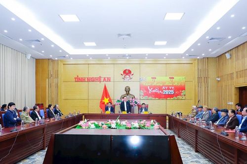 Thường trực Tỉnh ủy Nghệ An gặp mặt các đồng chí nguyên lãnh đạo tỉnh đã nghỉ hưu