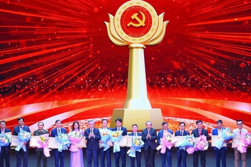 Trao giải Búa liềm vàng toàn quốc lần thứ IX, Báo Nghệ An được vinh danh Tập thể xuất sắc và tác phẩm chuyên đề xuất sắc