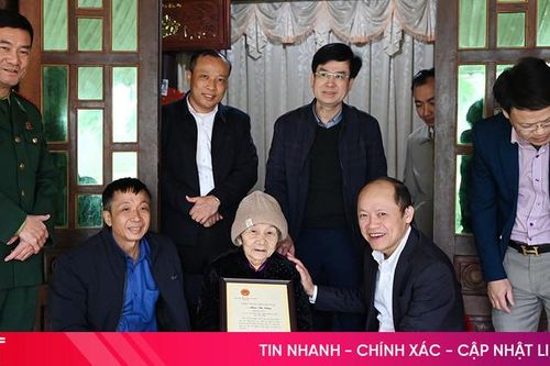Lãnh đạo tỉnh chúc Tết gia đình chính sách, người cao tuổi