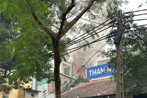 Kịp thời dập tắt vụ hỏa hoạn tại tầng tum một nhà dân trên phố Phan Chu Trinh