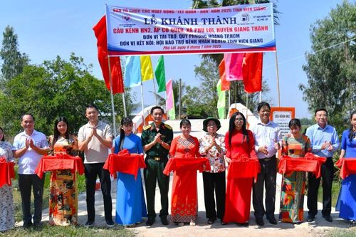 Tô thắm tình quân - dân tại vùng biên giới Tây Nam