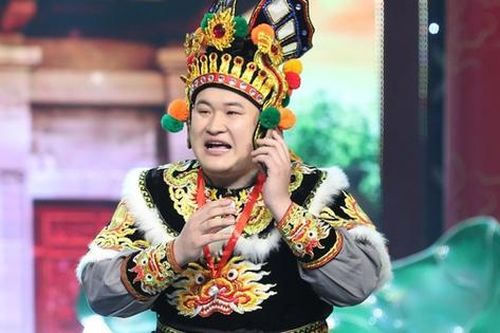 Thiên Lôi nặng cân nhất ở Táo Quân, cao 1,8m với nét diễn hài hước đặc biệt