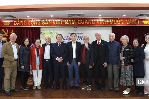 Hội Luật gia Việt Nam gặp mặt cán bộ hưu trí nhân dịp Xuân Ất Tỵ 2025