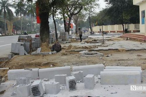 Cận Tết, vỉa hè Tp. Vinh bị đào xới ngổn ngang