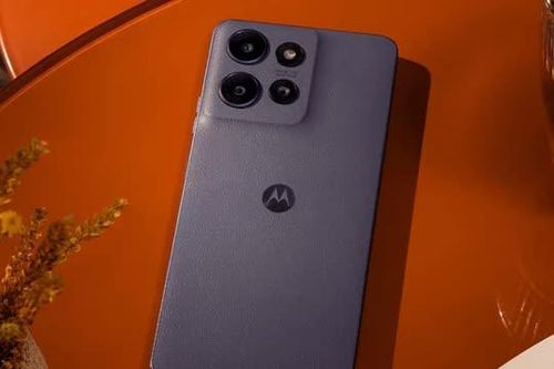 Smartphone chống nước, lưng da, camera OIS, giá gần 5 triệu đồng