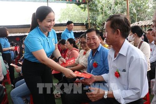 Bến Tre: Ấm áp 'Tết sum vầy – Xuân ơn Đảng'