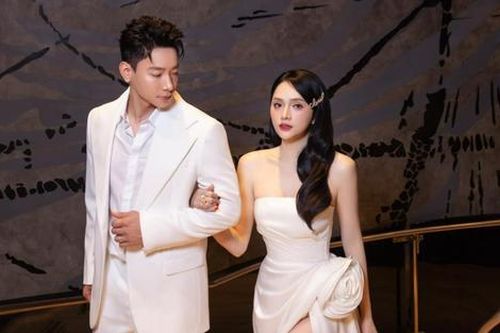 Bạn trai kém tuổi chính thức nói lời yêu với Hoa hậu Hương Giang
