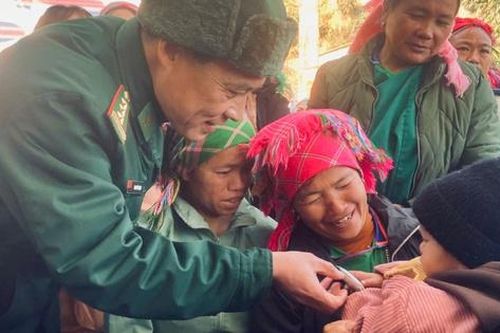 'Xuân biên phòng ấm lòng dân bản' ở Lào Cai