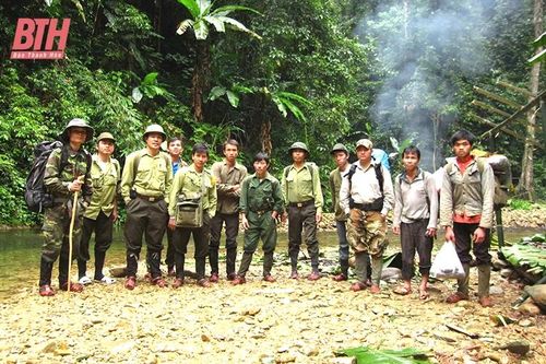 Dựa vào dân để giữ rừng