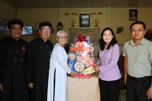 Chủ tịch UBMTTQVN tỉnh An Giang thăm chúc Tết các tổ chức tôn giáo