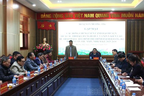 Mường Ảng gặp mặt nguyên lãnh đạo huyện qua các thời kỳ