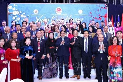 Thủ tướng Chính phủ và Phu nhân dự Chương trình Xuân Quê hương của cộng đồng người Việt tại Séc