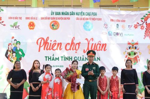 'Phiên chợ Xuân-Thắm tình quân dân 2025' tại huyện Chư Pưh