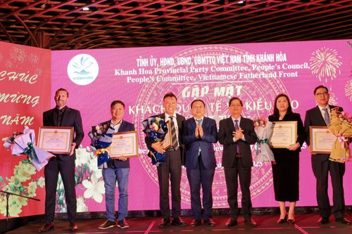Lãnh đạo tỉnh gặp mặt khách quốc tế và kiều bào nhân dịp Xuân Ất Tỵ