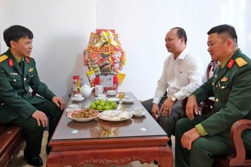 Học viện Lục quân thăm, chúc Tết tại Lâm Hà