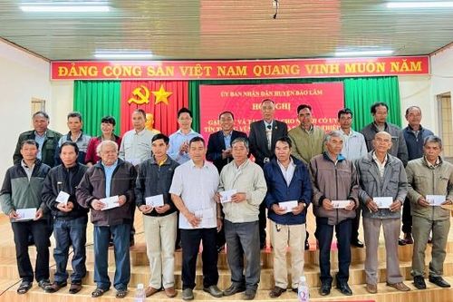 Bảo Lâm: Gặp mặt, tặng quà Tết cho người có uy tín trong vùng đồng bào dân tộc thiểu số